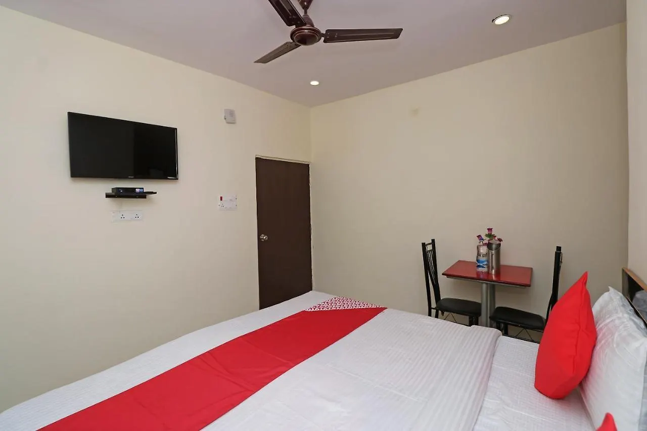 Oyo Flagship 28065 Anmol Plaza Varanasi